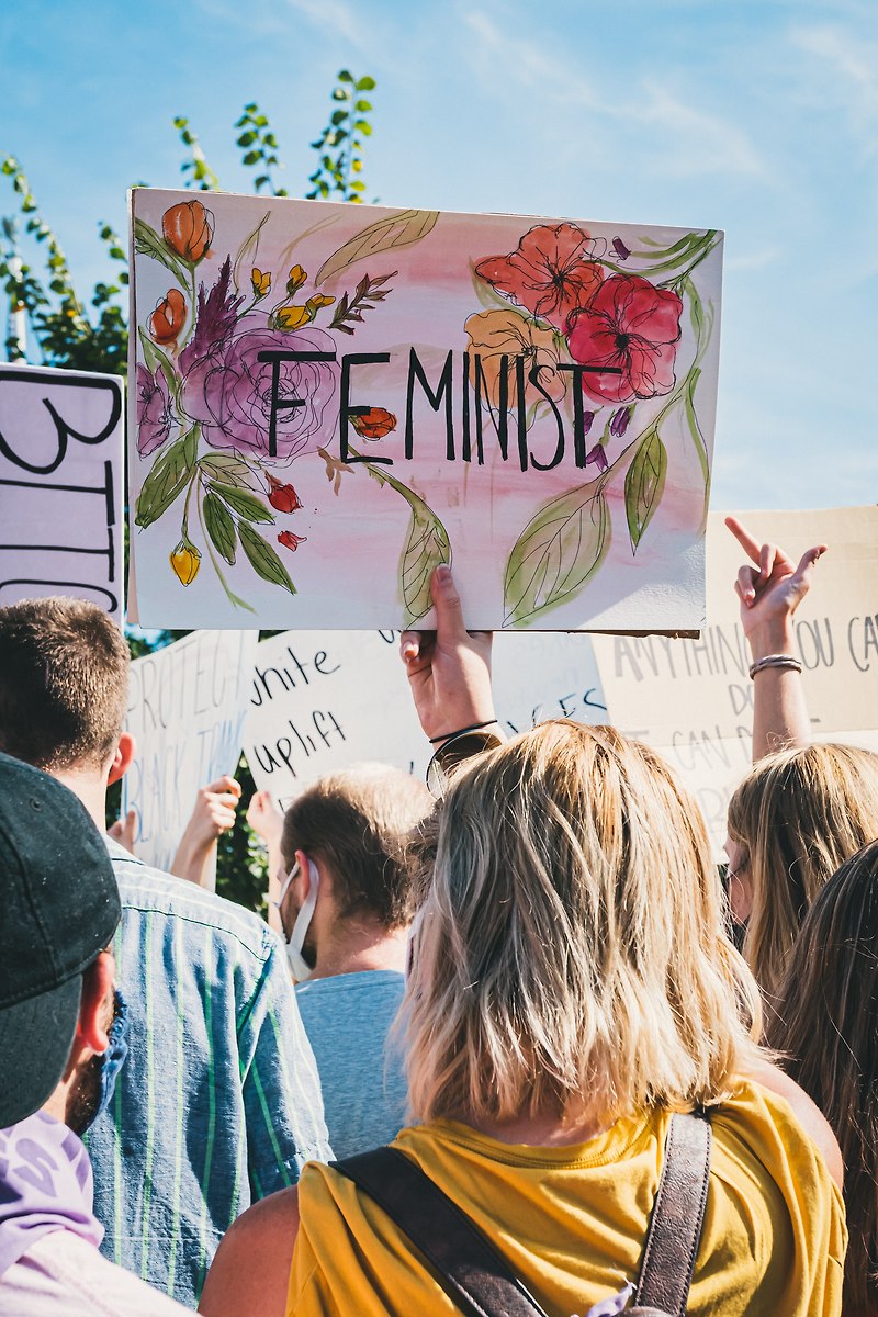 페미니스트 반대말은 무엇일까?