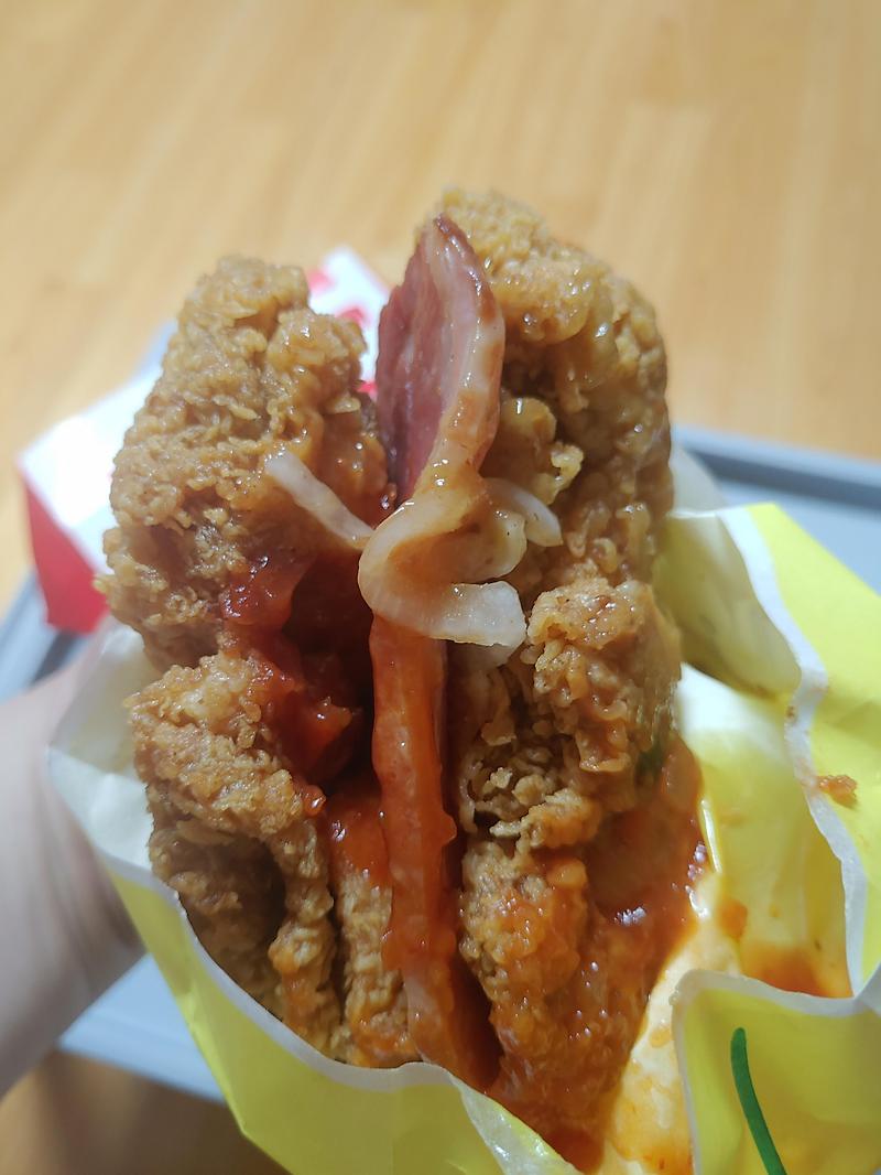 칼로리 폭탄 끝판왕 KFC 블랙라벨더블다운맥스 딜리버리 리뷰