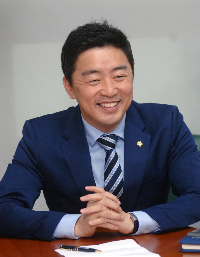 강훈식 국회의원 프로필