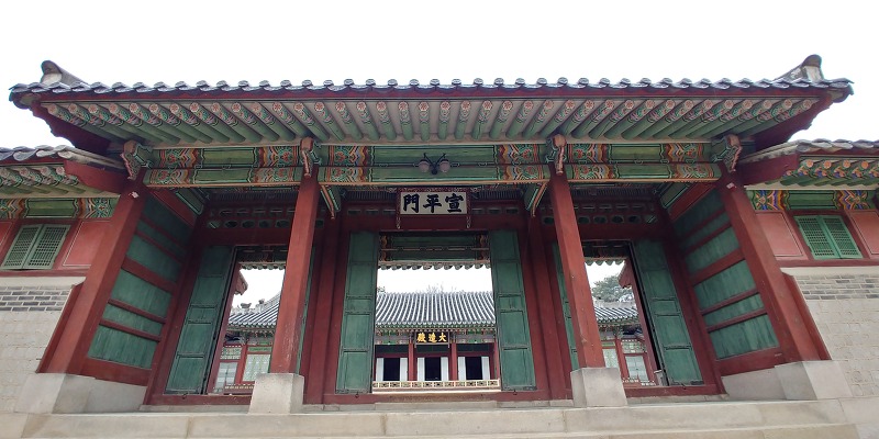 Daejojeon hall, King’s and Queen’s bed chamber of Changdeokgung palace in Seoul