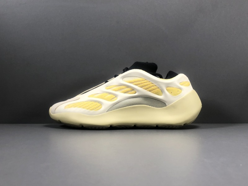 [ADIDAS x YEEZY] OG 아디다스 X 이지부스트 700 V3 새플라워 SAFFLOWER G54853