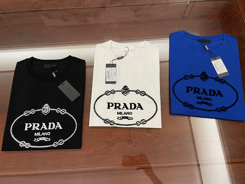 [PRADA] 프라다 엠브로이더리 로고 반팔 티셔츠 (3 COLOR)