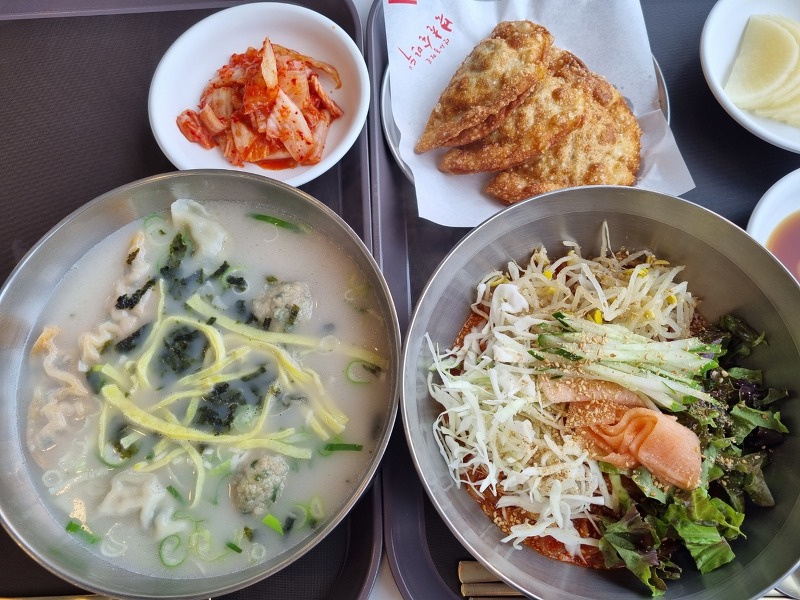 서울역에서 간단하고 만족스럽게 한 끼 할 수 있는 맛집, 북촌손만두(서울역 푸드코트 맛집)