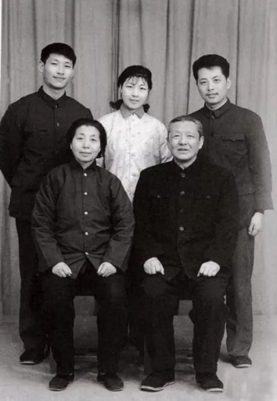 시진핑 국가주석의 가계①: 부모와 형제