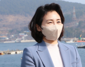 이재명 후보 부인 김혜경씨의 공무원 사적 유용 의혹이 일파만파로 번지고 있습니다.