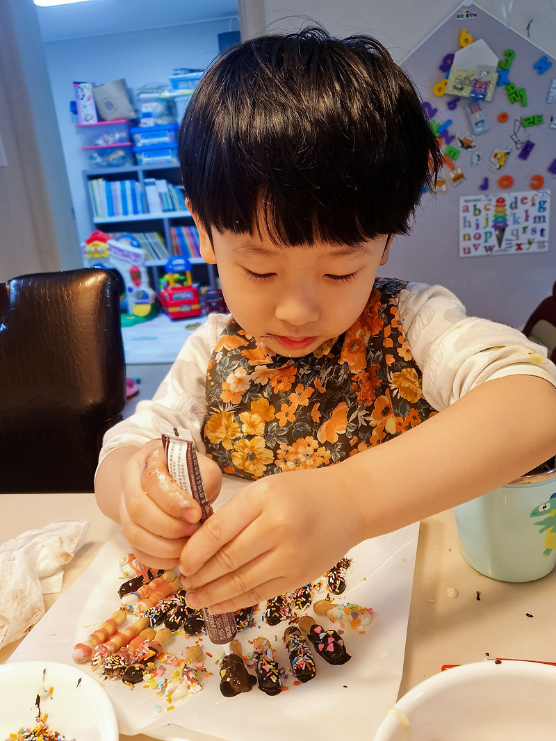 아이와 즐거운 요리 활동 맛있는 초코스틱 만들기