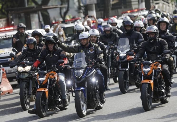 브라질 대통령 '오토바이 행진'에 벌금 철퇴 위기