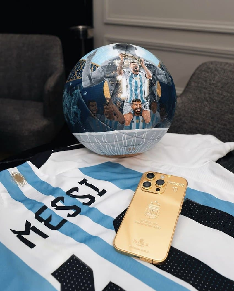 메시, 아르헨티나 선수단에 순금 아이폰 선물
