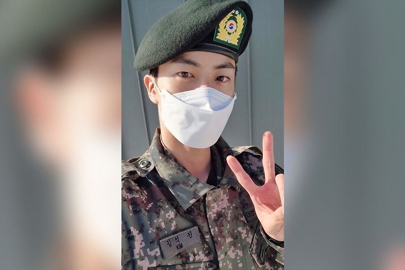 [CNN] 방탄소년단 진, 한국 군복무 위한 기초 훈련을 마치다