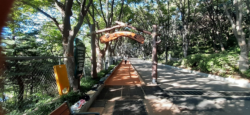 서울 맨발걷기 딱 좋은 길 서대문구 “안산 황톳길”