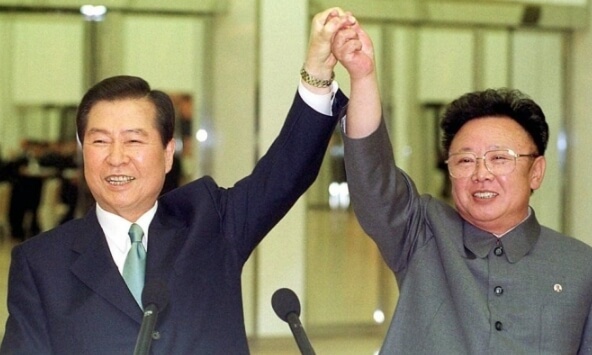 한국의 15대 대통령이었던 김대중 전대통령 재임기간의 업적은 어떤것이 있을까요?