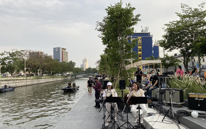 방콕 파둥꾸릉까쎔 운하를 따라 야시장 오픈