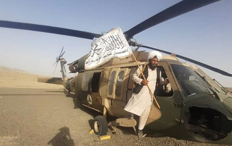 미국은 왜 천문학적 금액의 무기를 아프간에 넘겨줬나 VIDEO: Taliban's scary spoils of war: US-made guns, Black Hawk & Mi 24 choppers, Humvees