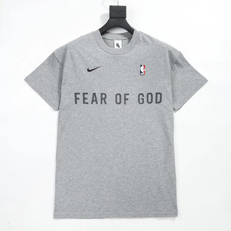 [FEAR OF GOD x NIKE x NBA] 피어오브갓 X 나이키 X NBA 로고 반팔 티셔츠 (3 COLOR)