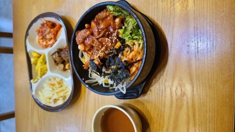 사우역맛집 김밥천국 낚지덮밥(7000) 돌솥비빔밥 형식으로 나와서 아쉬움