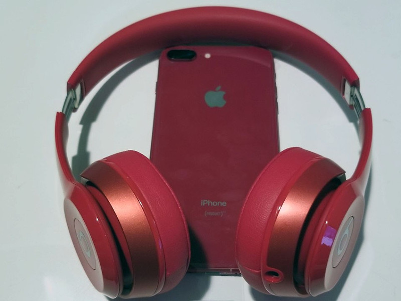 iPhone 8 Plus – Product RED – Beat by Dr. Dre & Samsung Galaxy Note 8