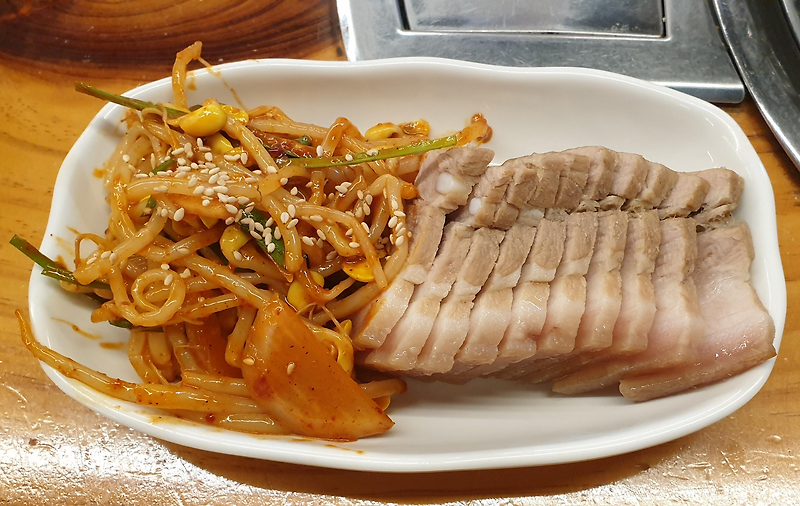 [가산디지털단지] 구름산추어탕 - 보쌈정식(보쌈, 김치찌개, 공기밥)
