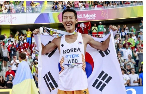 우상혁 세계선수권 높이뛰기 2m35 한국 육상 최초 은메달