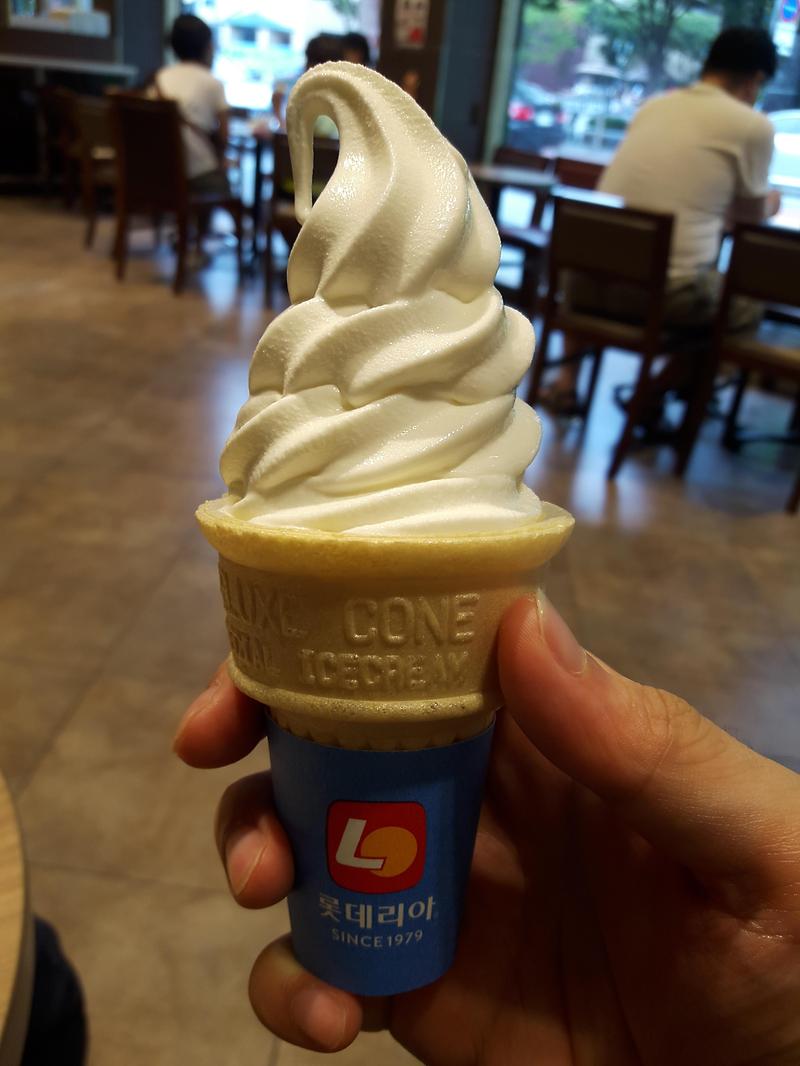 아이스크림 장인(?) 롯데리아 발산점 콘아이스크림 먹어 봄