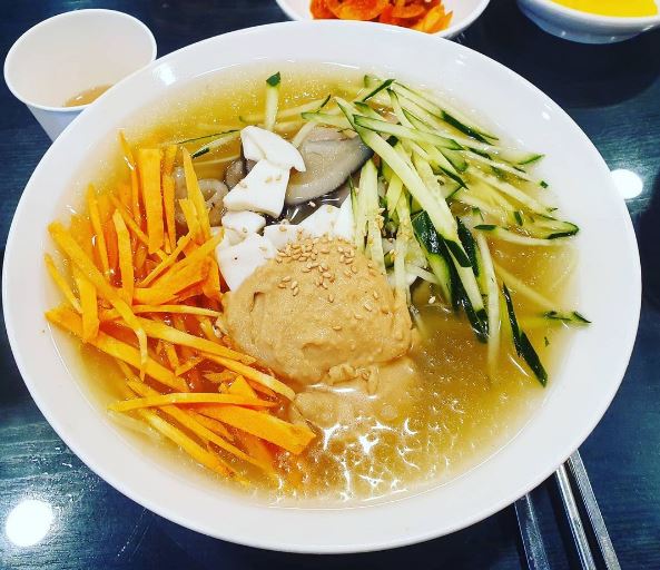 중국 냉면, 땅콩버터의 묵직한 맛의 한국식 중국냉면