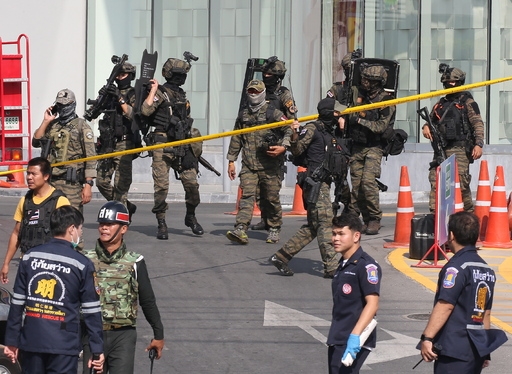 태국 쇼핑몰 총기난사 최소 20명이상 사망, 한국인 8명은 대피