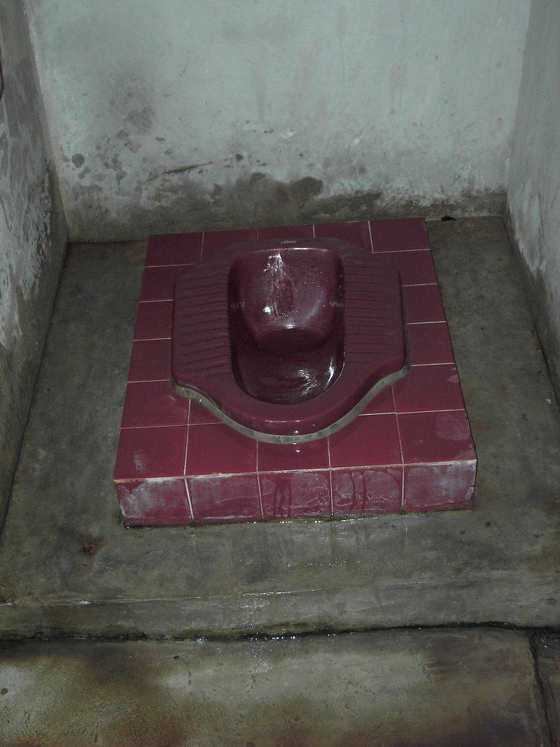 중국에서 쪼그리고 앉는 화장실을 사용하는 방법