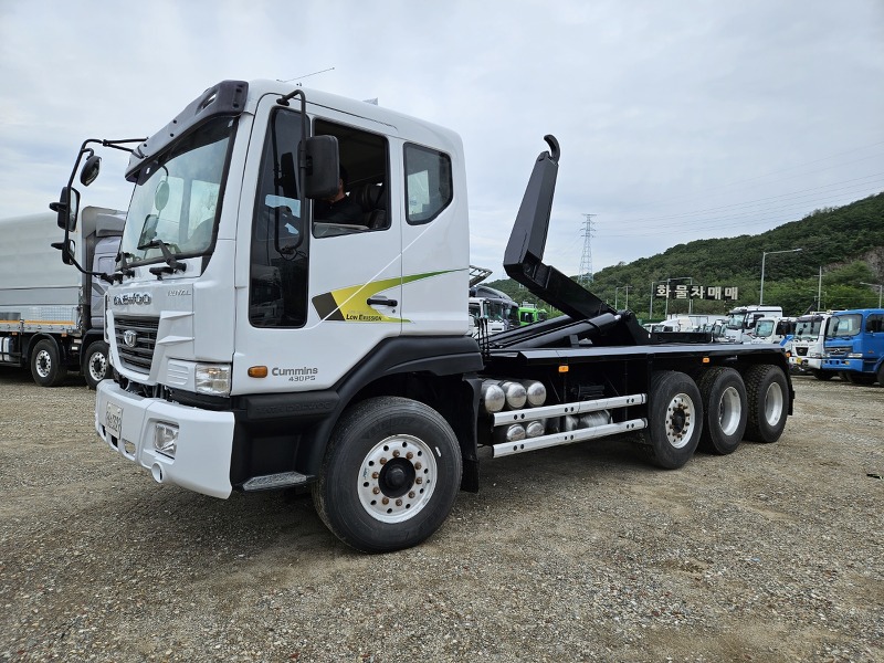 대우 노브스암롤 24톤암롤트럭1+3암롤트럭2011.397만키로 430마력아연강판 흙받이장상태좋음4등급환경트럭관리상태좋음특트럭