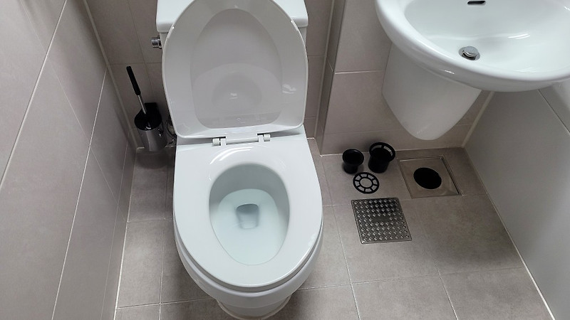 효과적인 친환경 세제를 이용한 화장실 변기 찌든 때 청소 방법