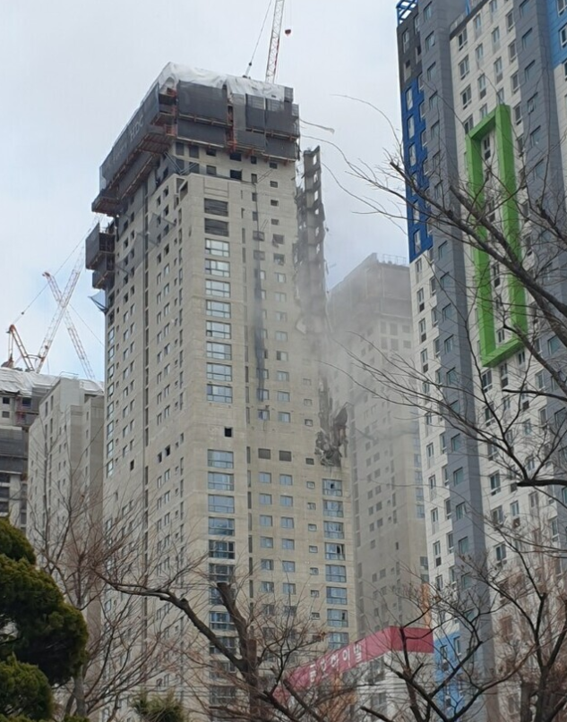 [속보] 광주 서구 화정동 아이파크 타워크레인으로 인한 아파트 붕괴