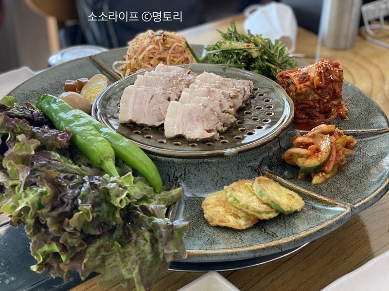 대전맛집 : 둔산동 엄경희갈비김치찌개전문점 점심특선 보쌈정식