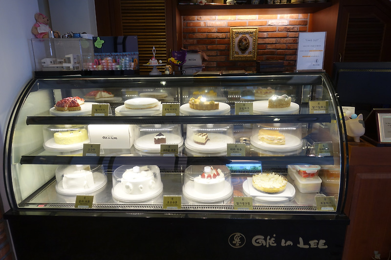 [백운호수 카페] 어른들이 좋아할 고구마 케이크의 끝판왕, 라리카페 백운호수점