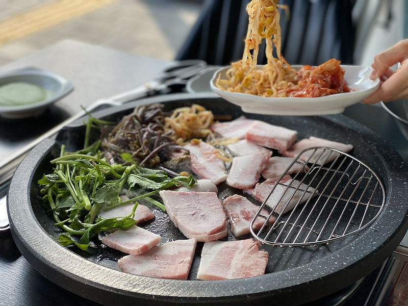 인천 도화동 맛있는 肉84고기집, 고사리와 미나리가 미쳤다!