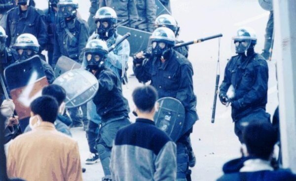 한국 70~80년대 시위대를 공포로 몰아넣었던 백골단