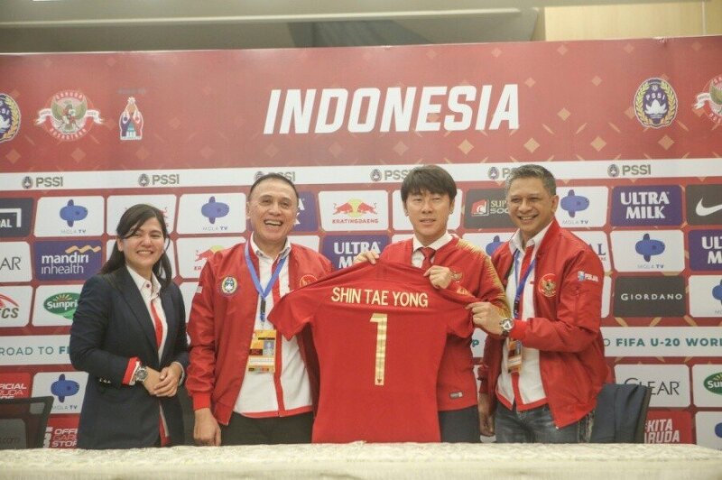 신태용 감독은 공식적으로 인도네시아 대표팀 감독이 되었습니다