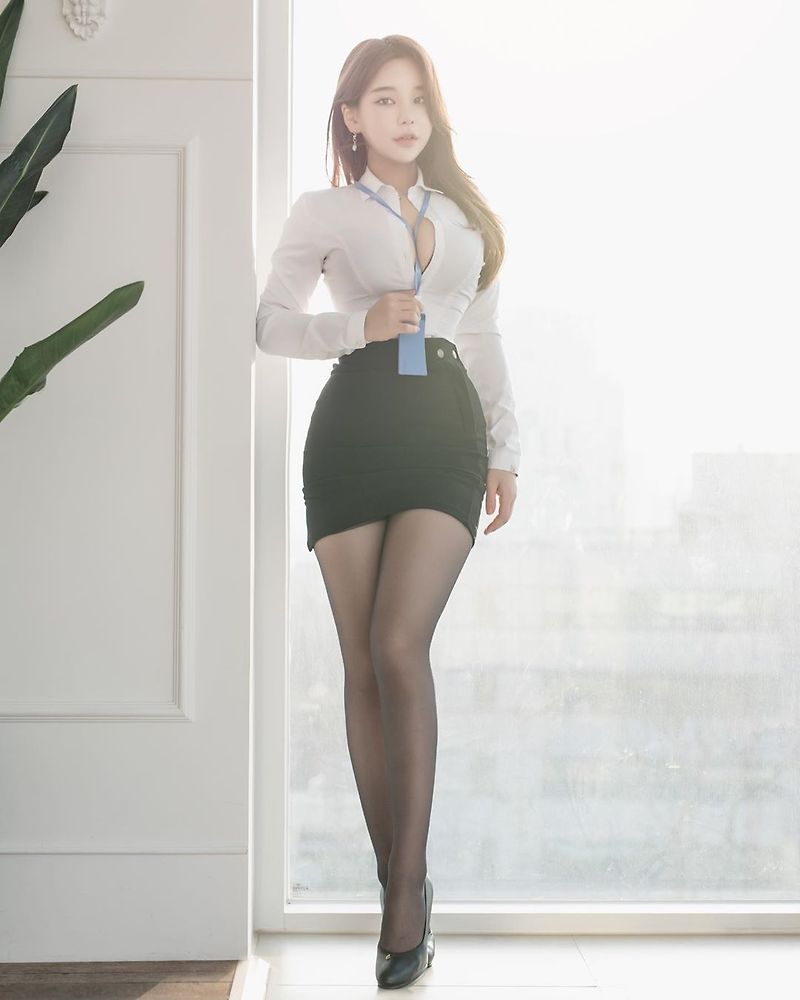 섹시 그라비아 모델 - 환상적인 몸매에 베이비페이스 '쮸리'소개