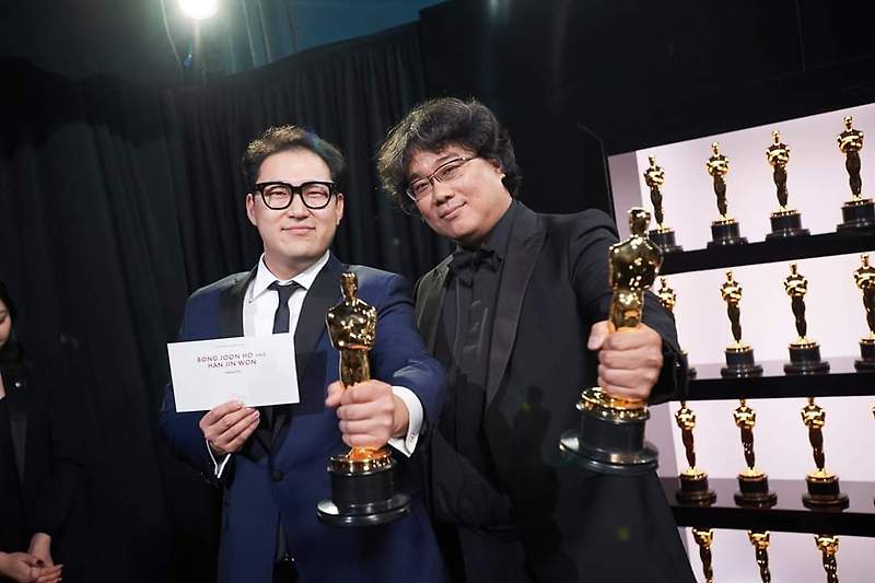 한국 영화가 아카데미상을 수상했다
