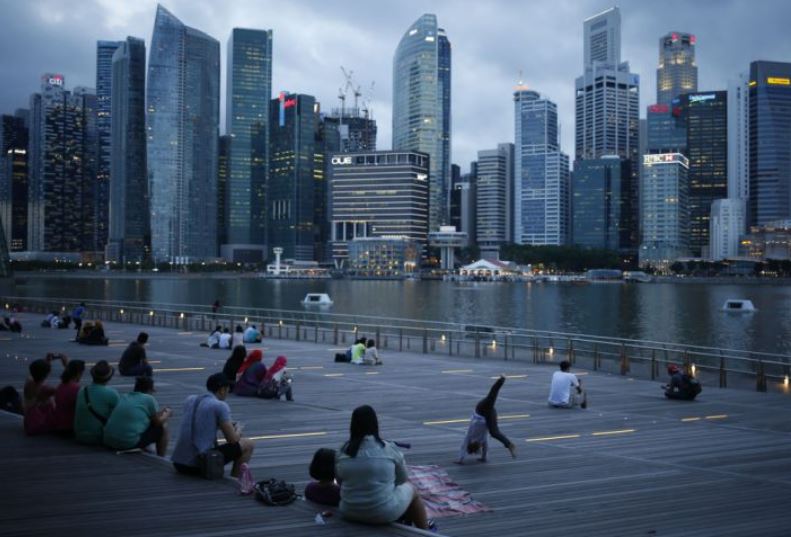 아시아 최대 석유거래 중개사 싱가포르 HLT 8억달러 손실 누락 밝혀지다.