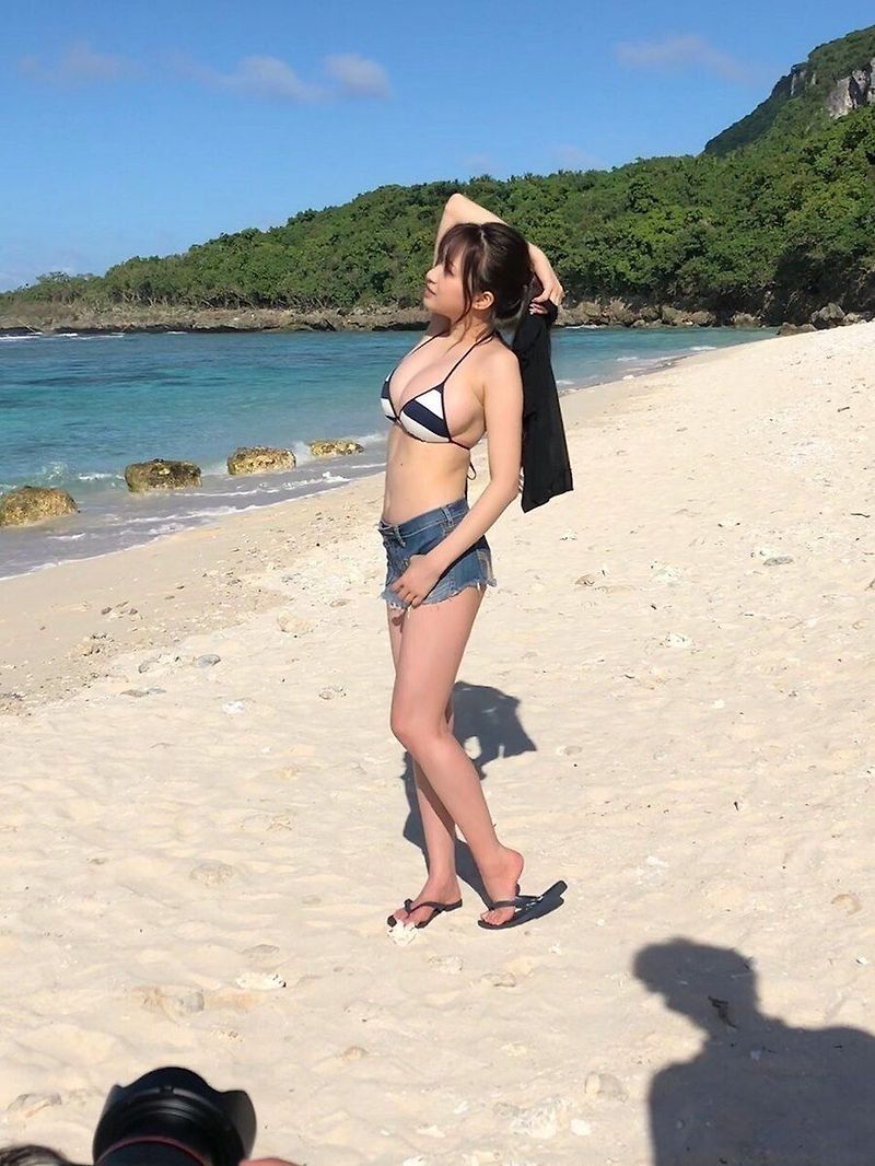 한국에서 유학한 그라비아 모델 하루카제 비키니 몸매