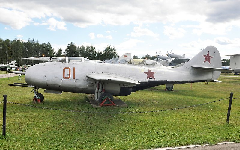 MiG-9. #3. МиГ-9. 소련최초의 제트전투기 . Yak-15