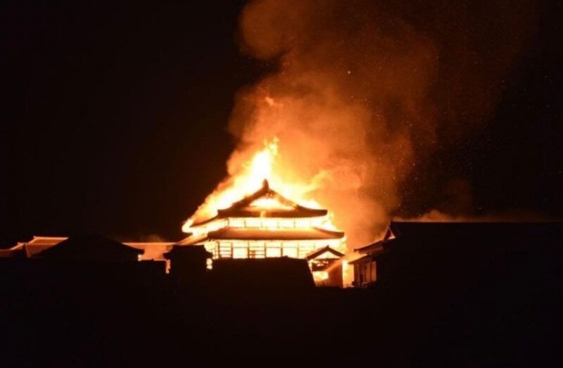 오키나와 슈리성 정전에 화재