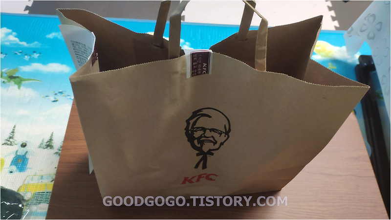 KFC - 폴인크림치즈징거버거,텐더떡볶이,갓양념치킨