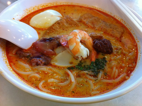 꼭 먹어야할 싱가포르 음식 1,진한 국물 락사(Laksa)