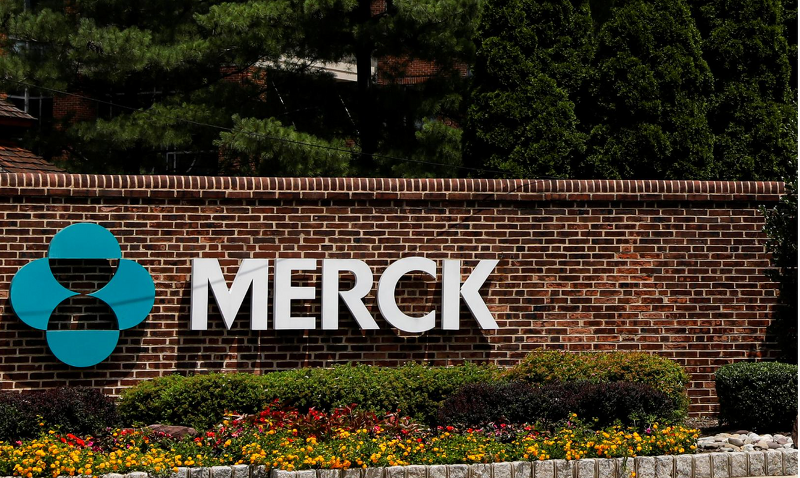 글로벌 기업 뉴스 - 업데이트 1-Merck, 에볼라 백신 FDA 승인