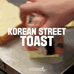 외국에서 역하다는 반응이 나오는 한국 길거리 토스트.gif