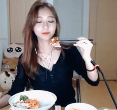 일본 유튜버 우우리 카오루 홍어 먹방