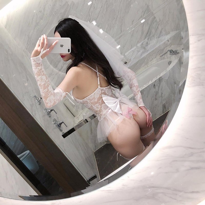 인스타 란제리 모델 처자 화장실 시스루 속옷 거울 셀카