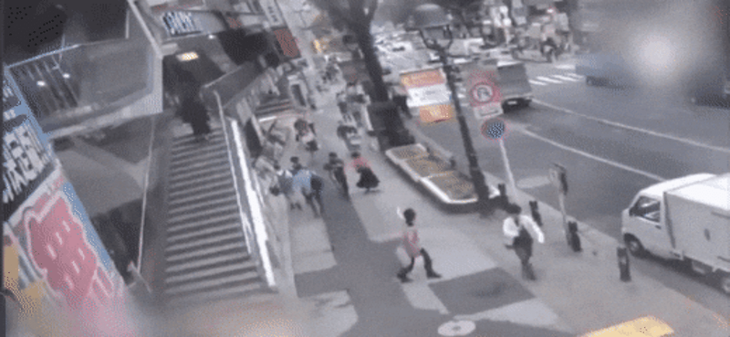 일본 시부야 길거리 감시카메라 순간이동 영상.gif