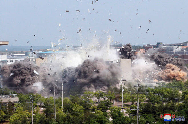 북한, 개성 연락사무소 폭파 사진 248억짜리 건물 폭식주자앉아버려 -_-;