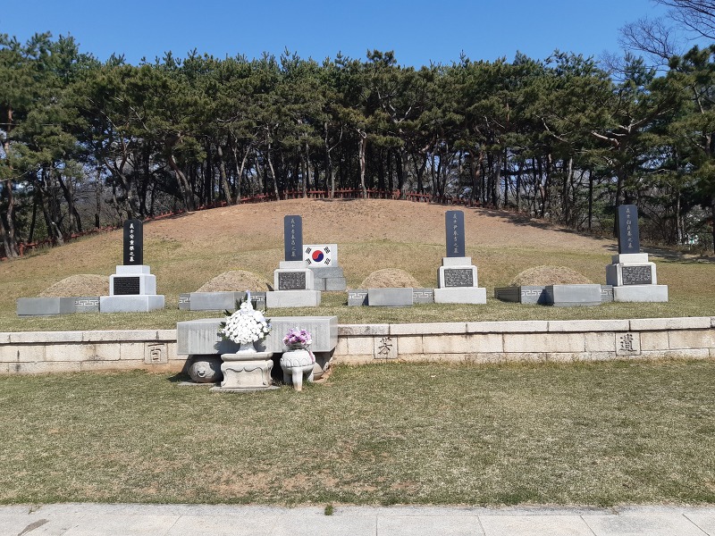 서울 문화유산 투어 * 용산 효창공원 -  삼의사의 묘와 안중근의사의 가묘