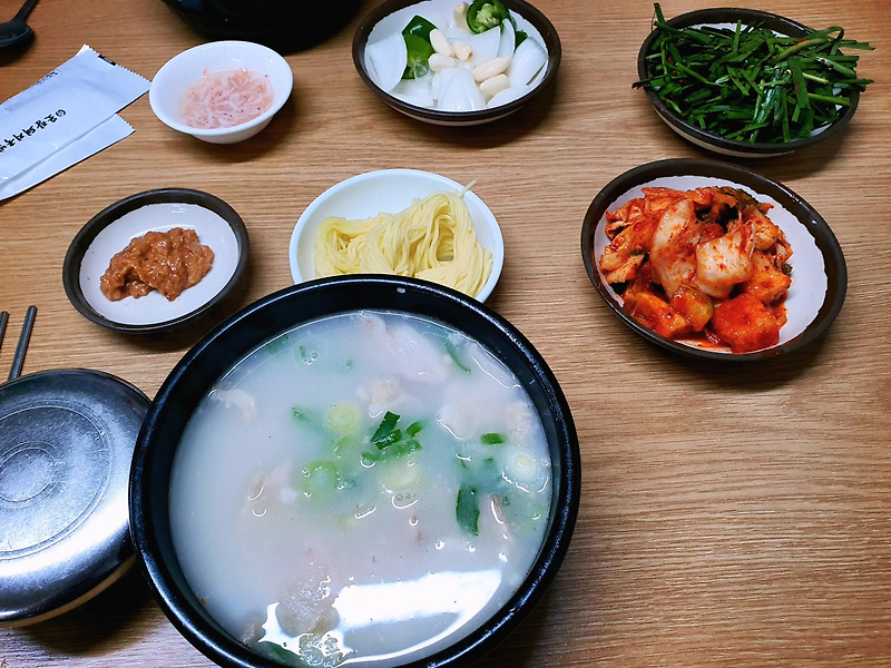 부산 서면역 뽀얀국물 포항돼지국밥